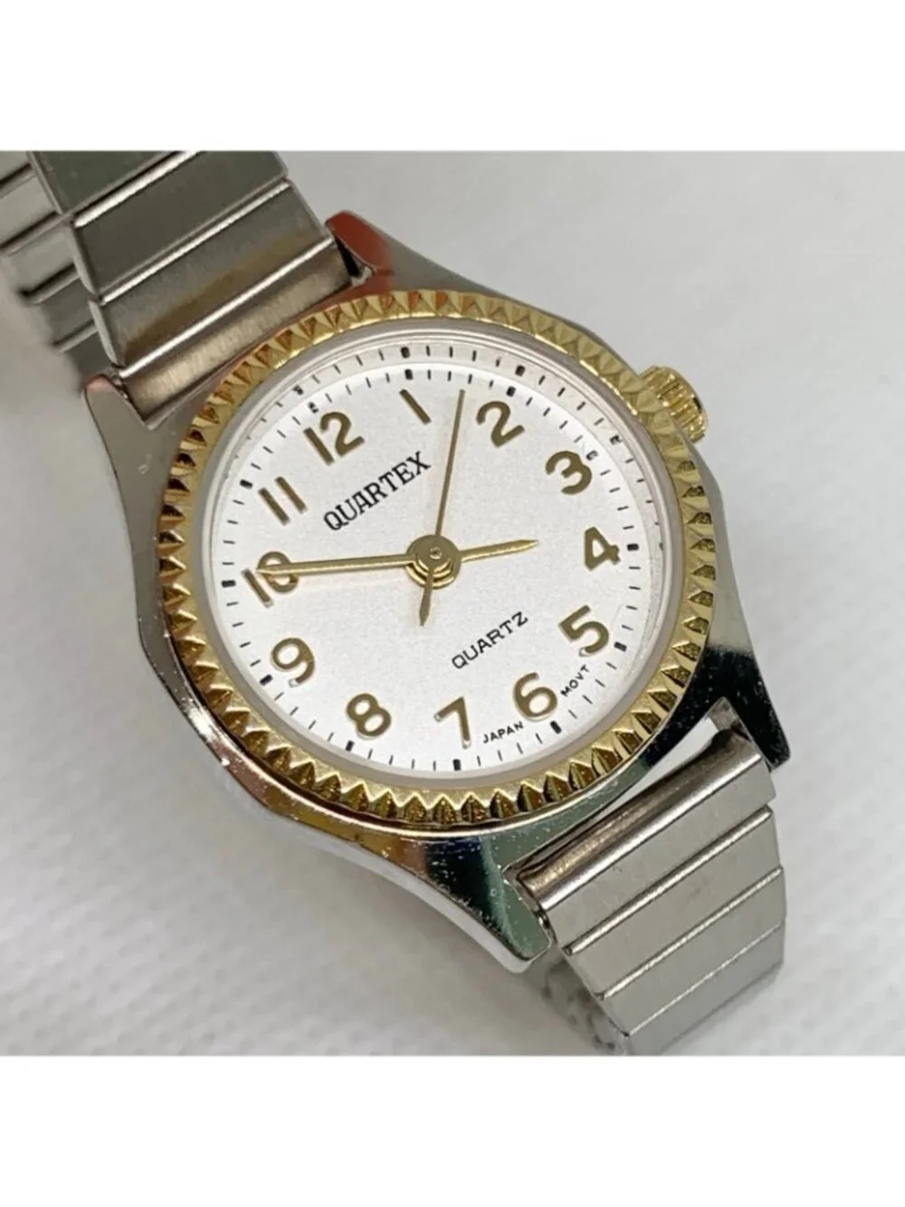 vintage Quartex quartz women watch 22mm two tone stretch band size 5.7” running